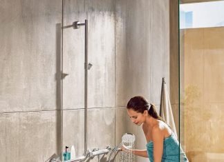 Sicherer Komfort für alle - Multifunktionale Dusch-Brausestange bietet optimalen Halt
